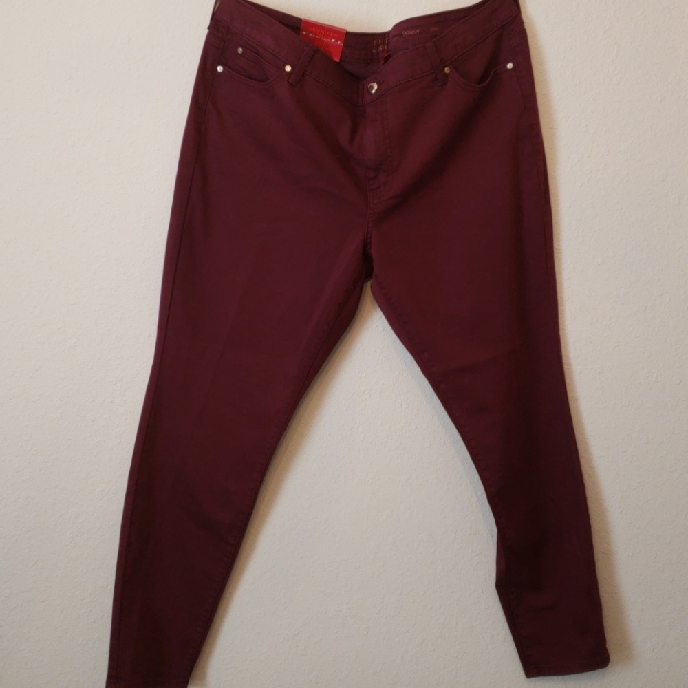 NWT JLO skinny pants